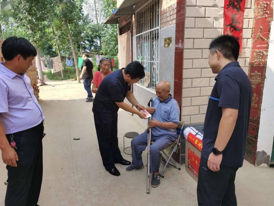 滑县县委常委,人武部政委范俊杰"八一"前夕走访慰问退伍老兵