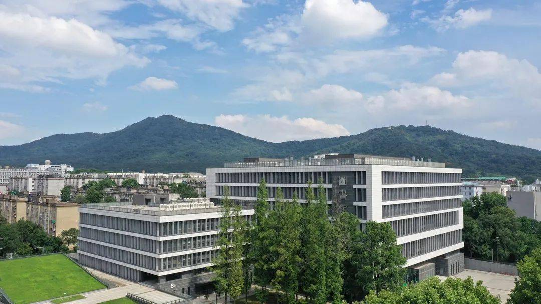 你说放晴的南林,很有夏天的感觉_白云