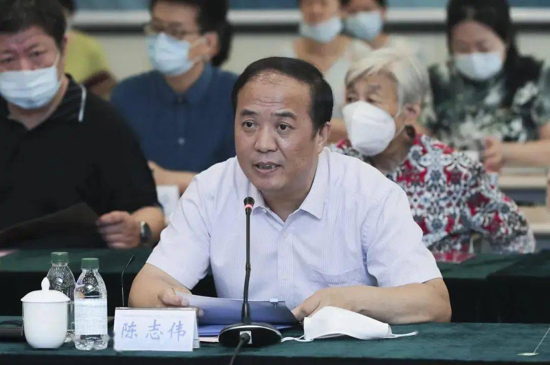 这场座谈会亮了小规模高规格探讨了这两件大事