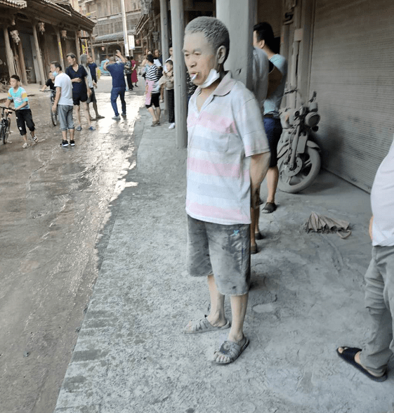 ▼ 事后"灰头土脸"的当地居民