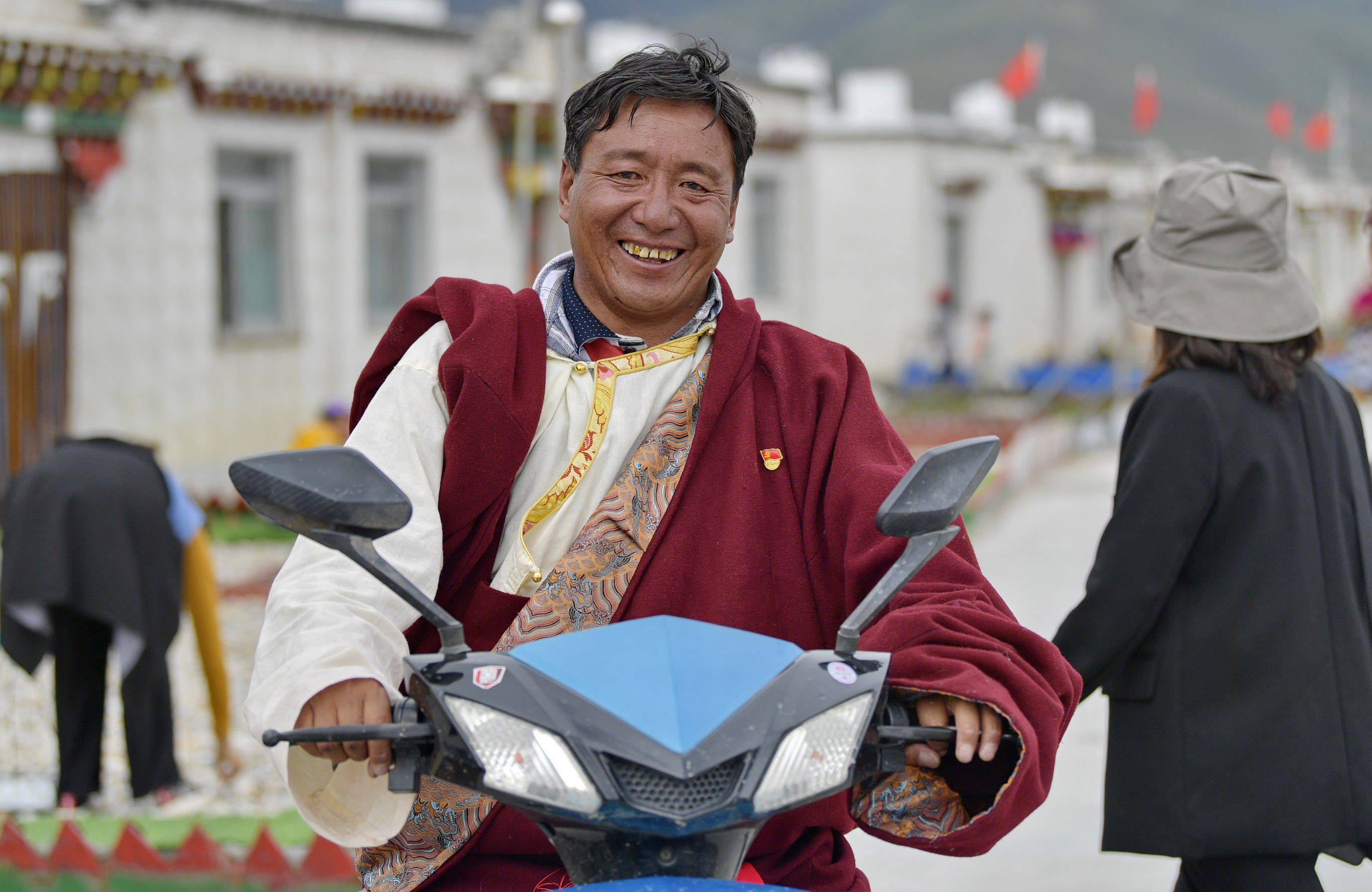 西藏当雄:易地搬迁群众奔小康