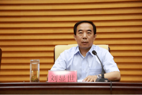 馆长等相关负责人30余人参加了会议,山东省图书馆党委书记,馆长刘显世