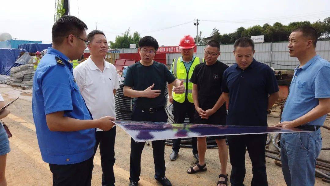 督查结束后,何汝云一行来到了十陵街道城管综合执法中队机关,实地参观