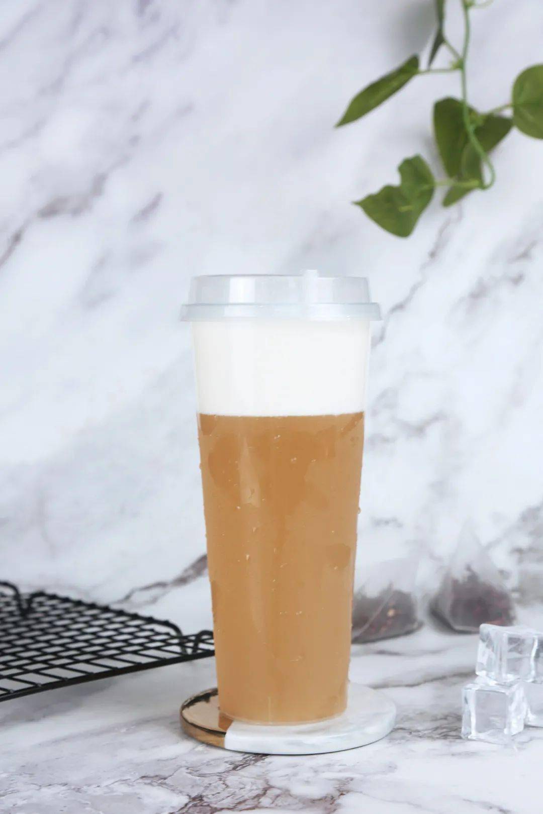 三巷奶茶三巷奶茶正如其名它有三层的渐变效果,颜值当然是杠杠的配料