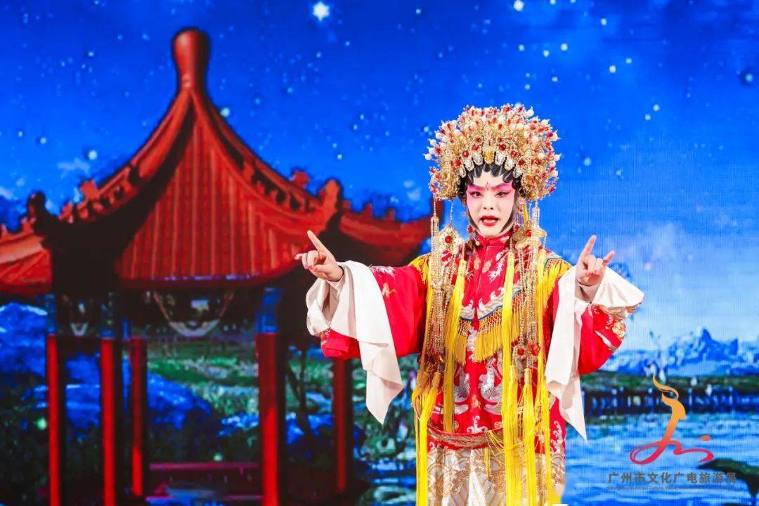 广东音乐曲艺团优秀演员李焜成为大家带来了粤味浓郁的粤剧《帝女花》