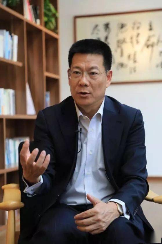 专访|| "华南同传第一人"仲伟合(我漂洋过海前来留学的初衷,就是把