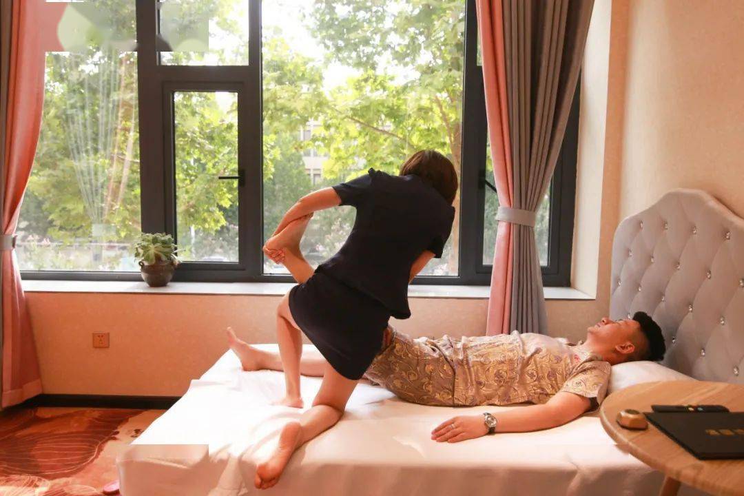 濮阳这家足疗店一天聚集上百人,原因令人吃惊.