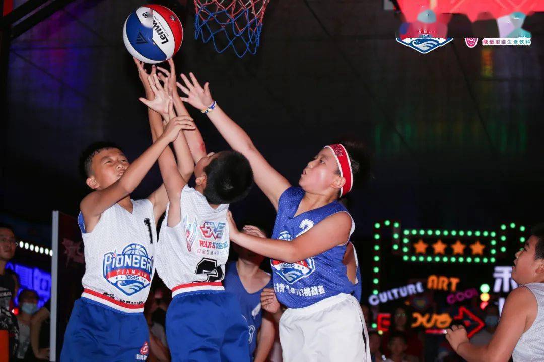 哪吒体育节篮球赛激战正酣小球员们成最大亮点