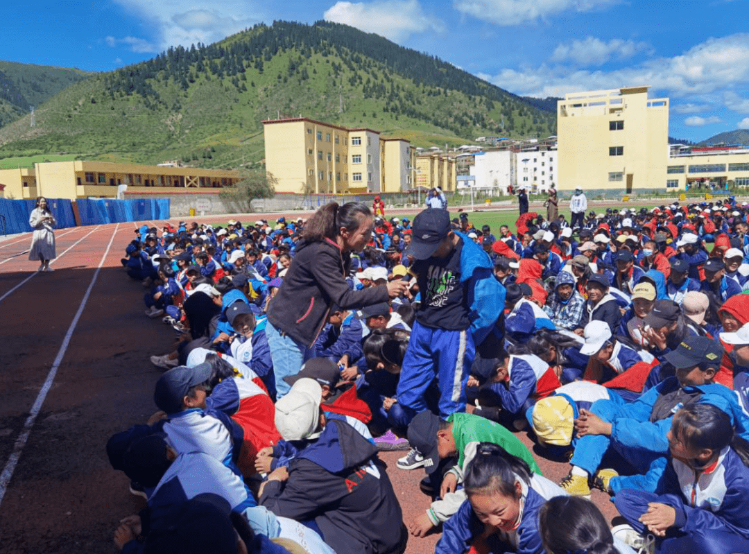 类乌齐县中学开展川藏两地学生友好交流活动