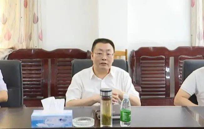 孙劲涛到宜遂高速(永新段)沿途乡镇现场调度项目推进工作并看望脱贫