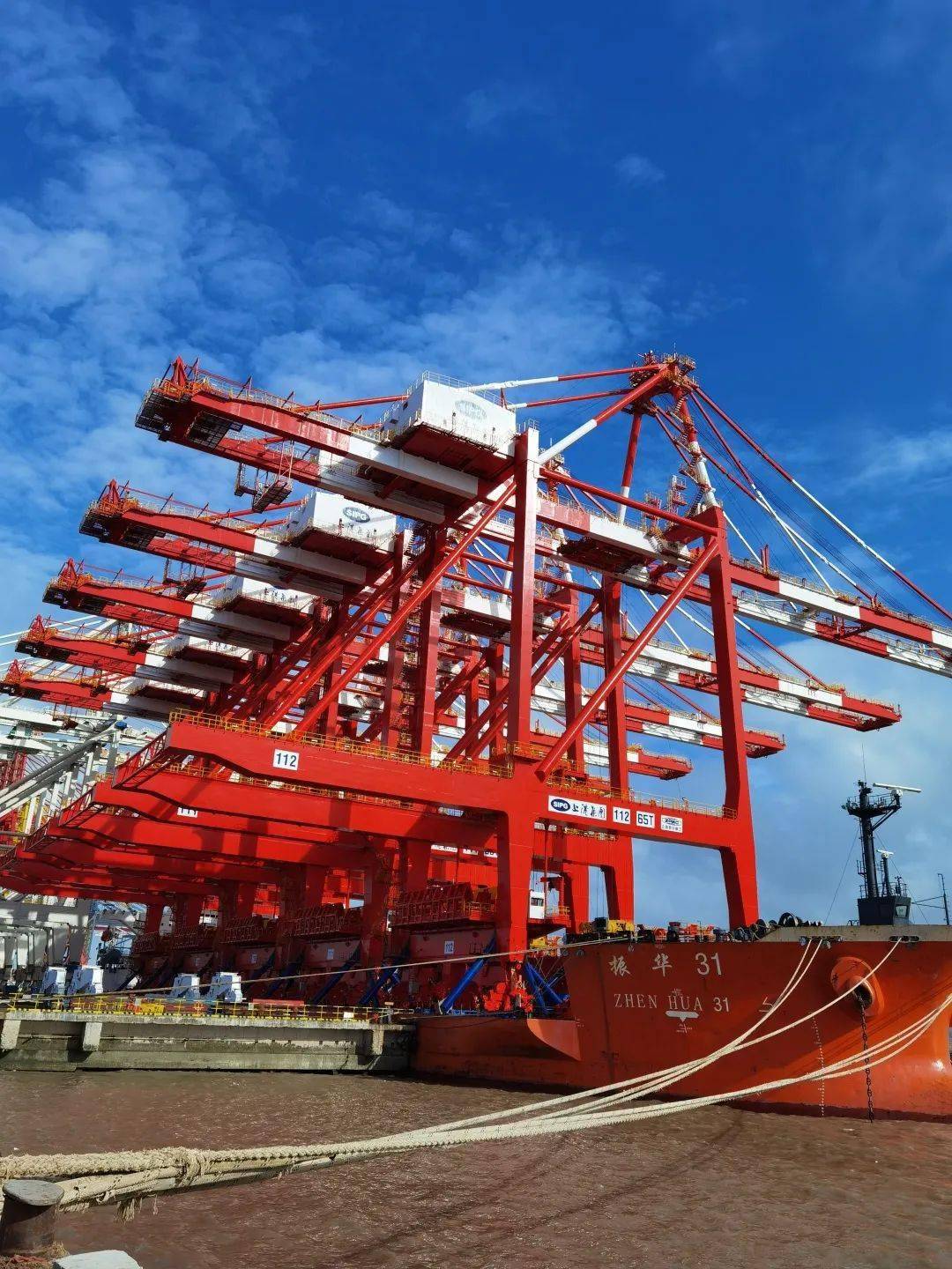 措施到位 振华重工成功抵御台风"黑格比"_工作