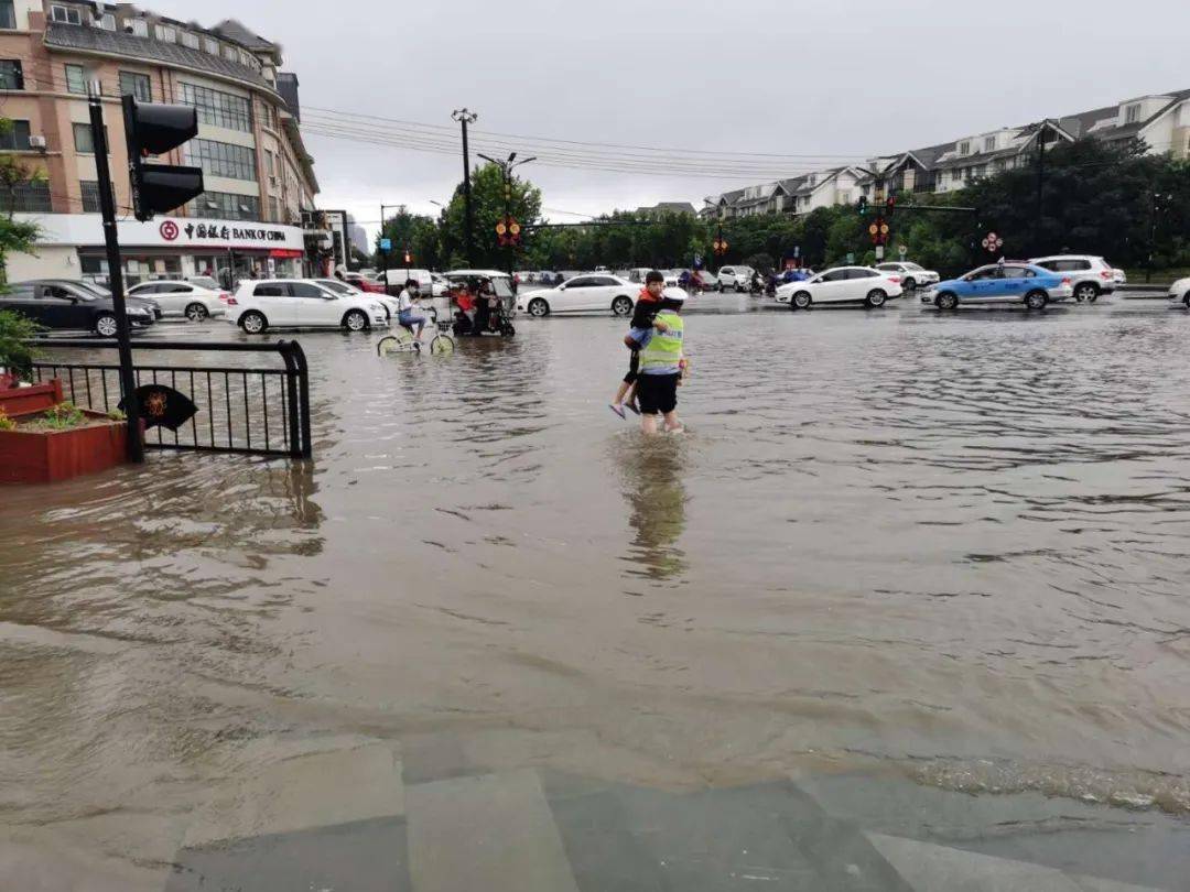 暴雨戳心不怕有更暖心的开封人都来看看