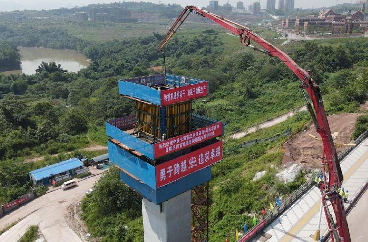 轨道四号线二期新进展龙兴石门大桥首根空心墩封顶完成