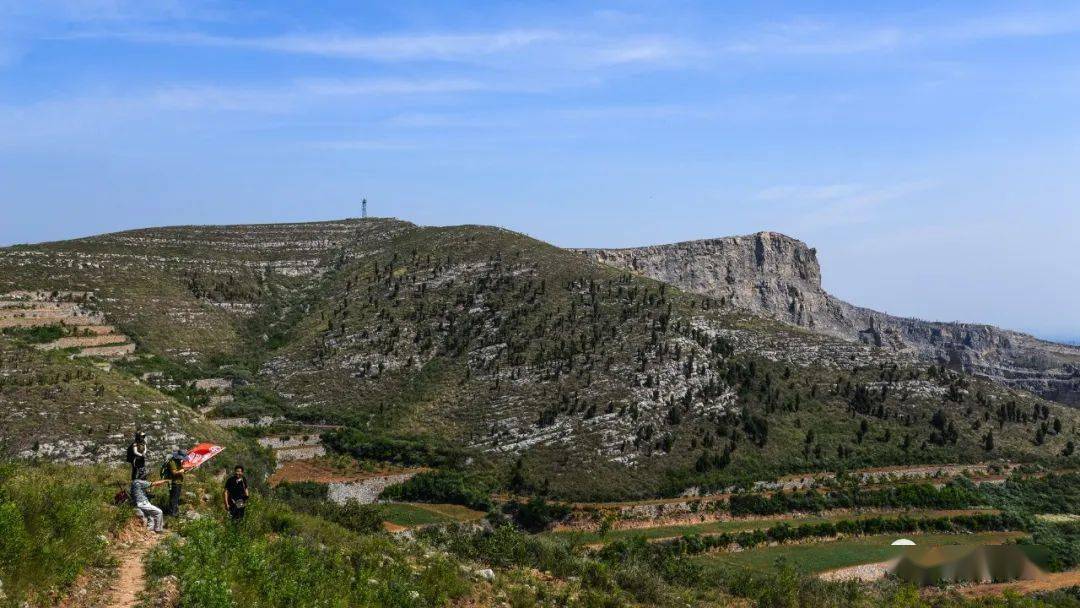 据1992年版《章丘县志》记载:金牛山,位于埠村西南7公里,卢张村北0.