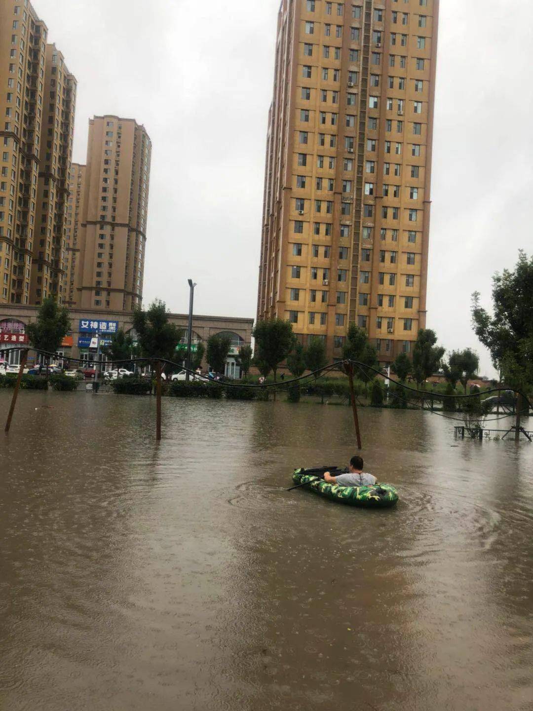 太原兰亭御湖城水灾图片