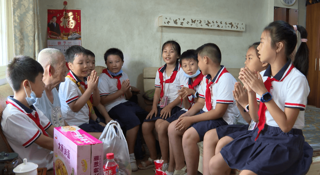 创建全国文明城市爱护环境卫生小学生为创城助力