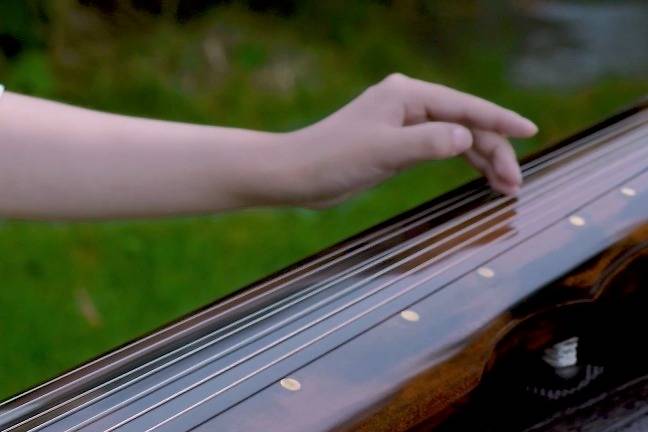 初学古琴之左手名指按弦