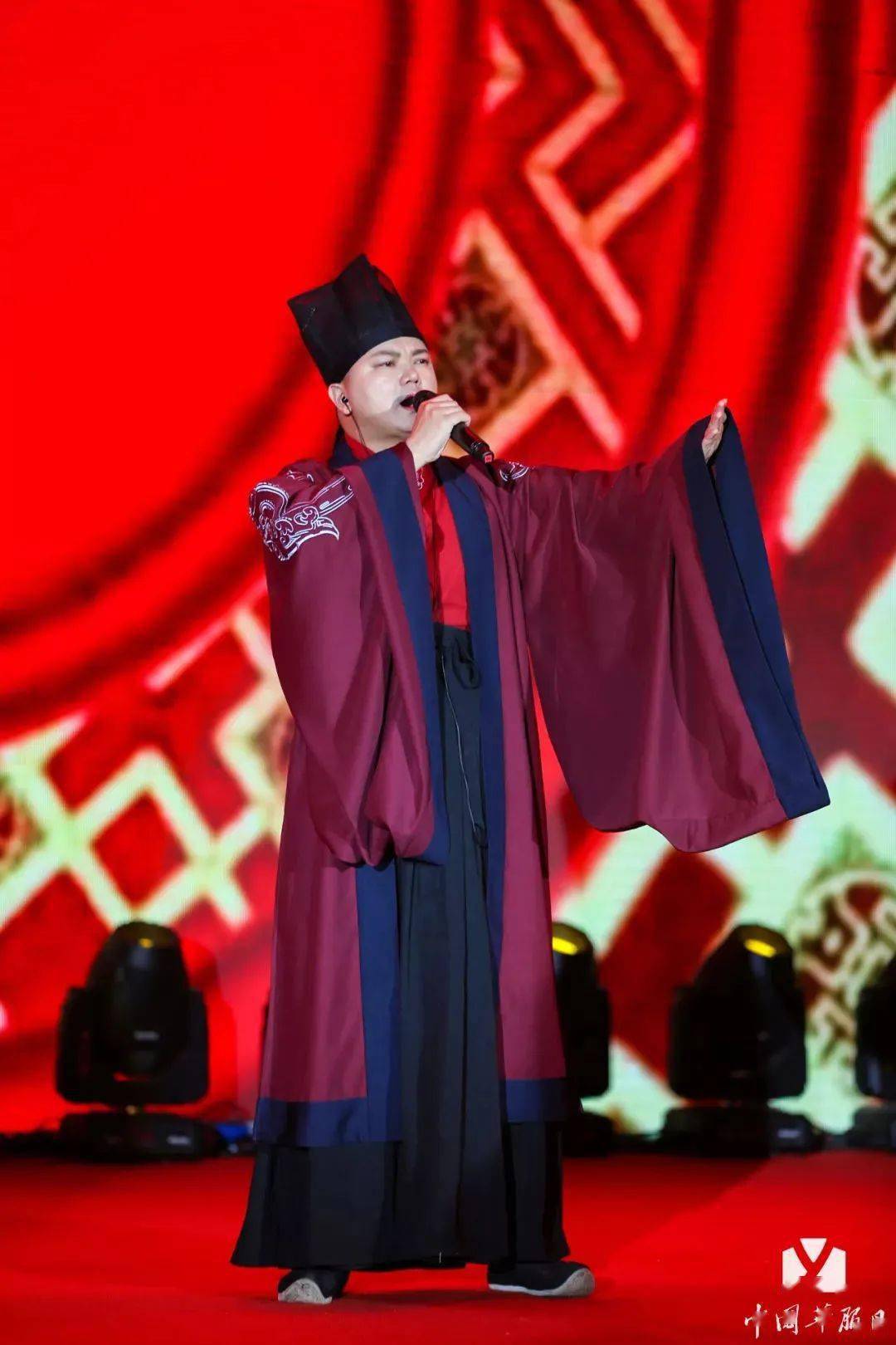 王乐天先生,图源于网络)并在全国掀起了汉服复兴的浪潮此举得到了很多