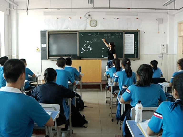 肇源县城镇基础教育集团高中部高三学生开始线下授课