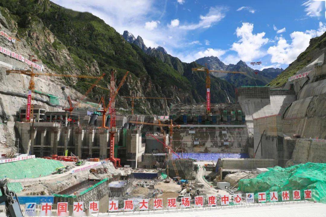 西藏在建最大水电站大坝主体初具规模
