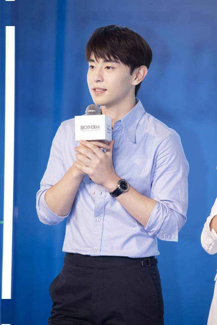 [消息]邓伦品牌活动现场图分享 极简风格呈现纯粹自我