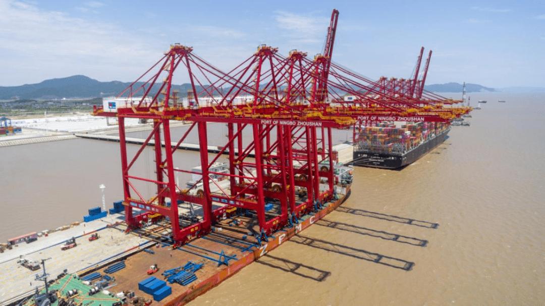 据了解,该批桥吊在经过3个月左右的安装调试后即可