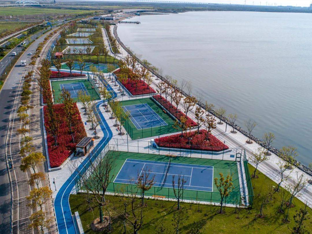 滨水景观环境可视化景观设计下的上海迪水湖绿化带线性公园