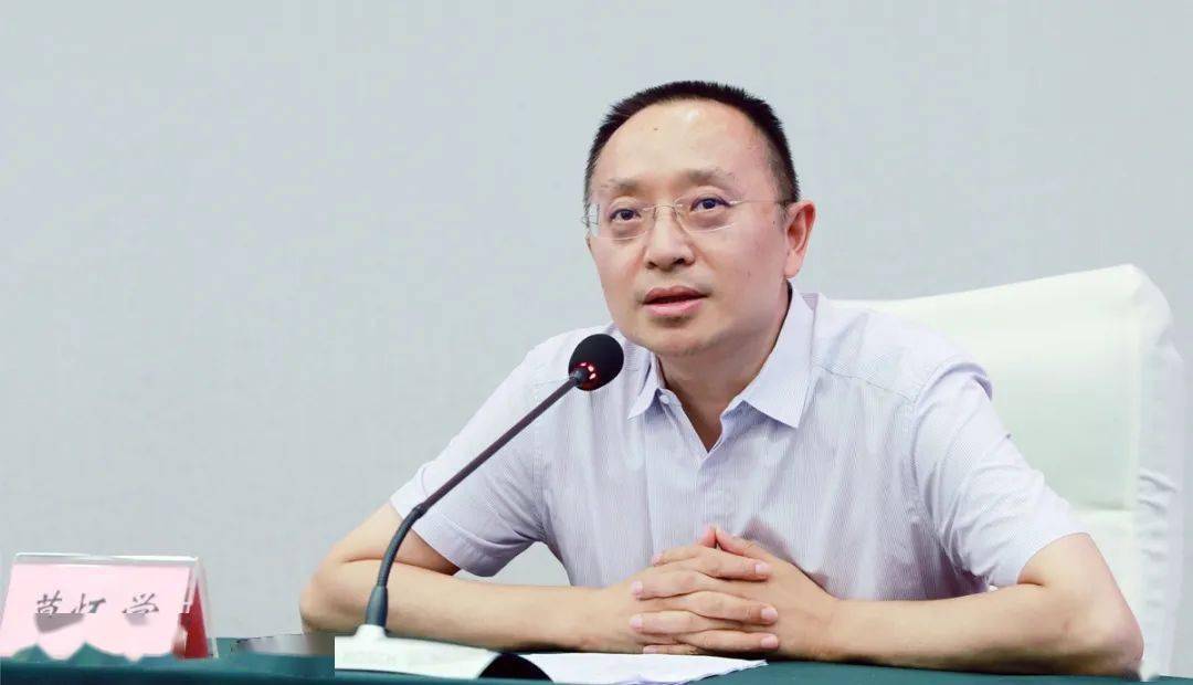 莫怀学主持讲座并讲话