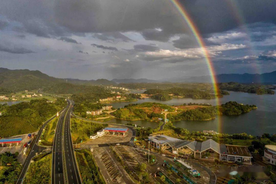 航拍雨后放晴的庐山西海,高速服务区都是如此浪漫_手机搜狐网