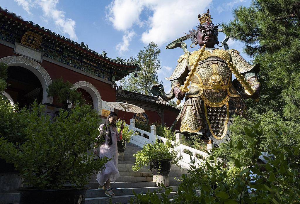 中新社:北京辽代白瀑寺建筑风格奇特 吸引游客参观