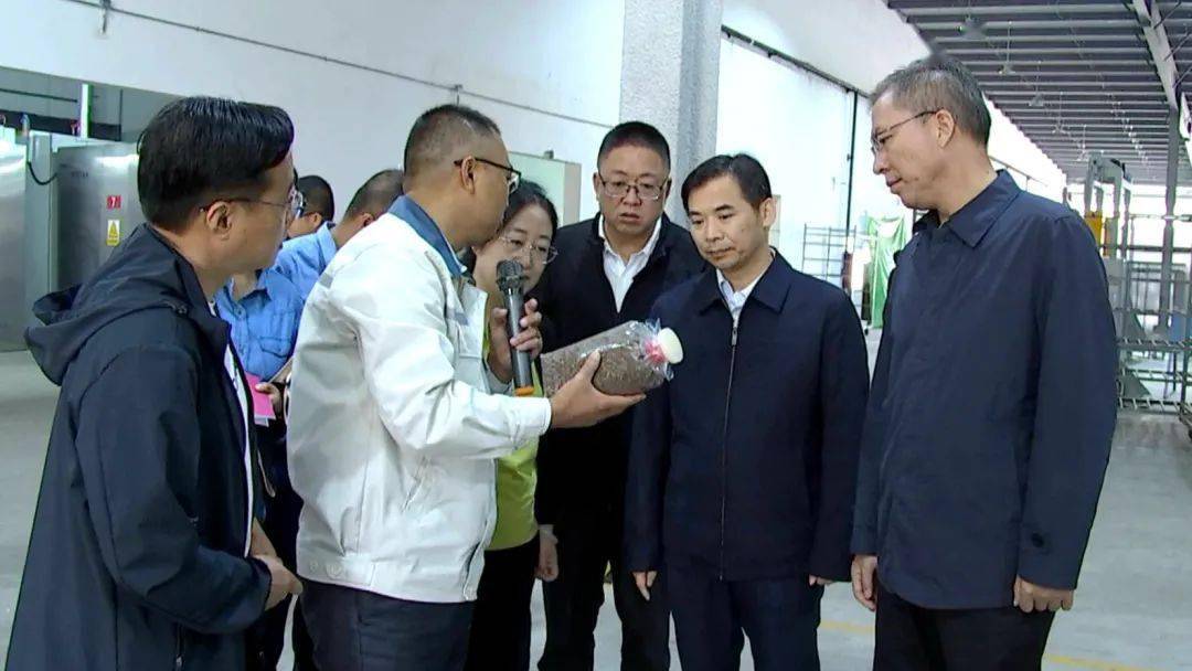 中国国际扶贫中心调研组调研我县脱贫攻坚工作_刘俊文