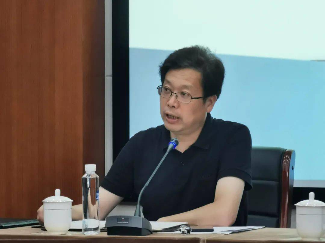 随后,林春辉就学校品牌内涵发展进行了主题发言,他回