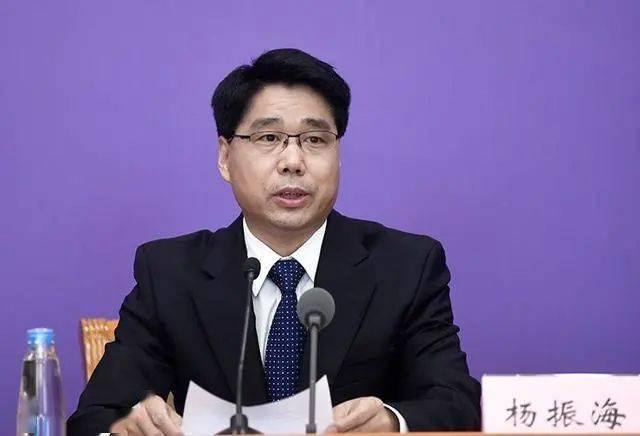 农业农村部种业管理司司长张延秋回答记者提问.