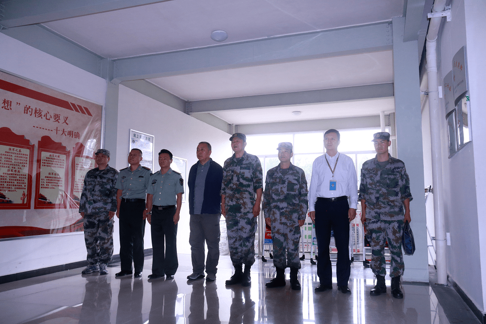 云南陆军预备役步兵师盛运来师长在安宁市市人武部赵文斌政委等人陪同