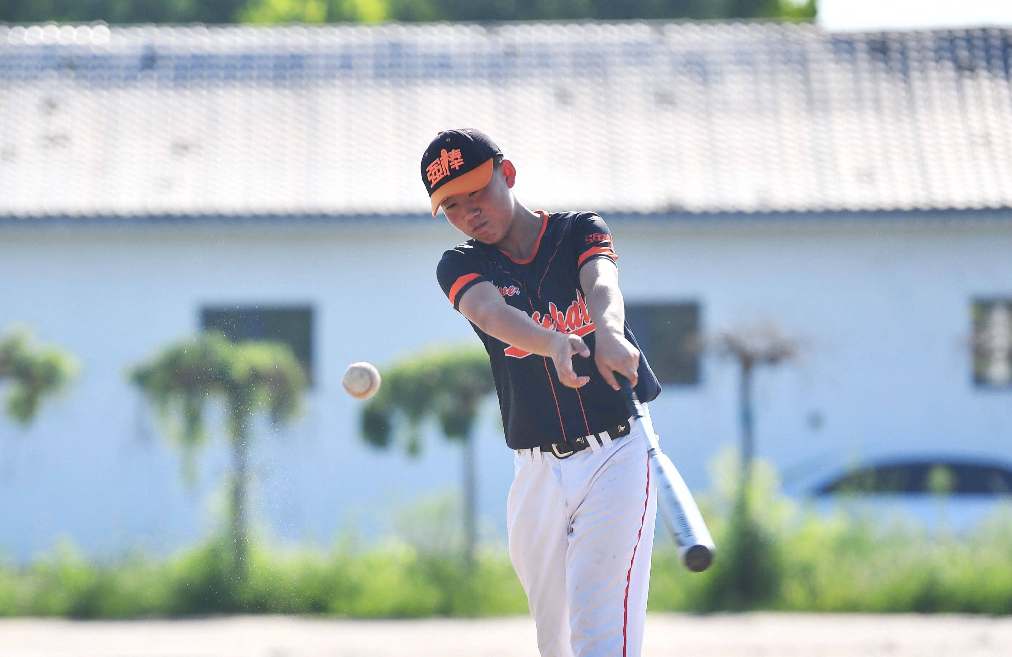 培养"事实孤儿"的棒球教练:教他们向命运"叫板"_孙岭峰