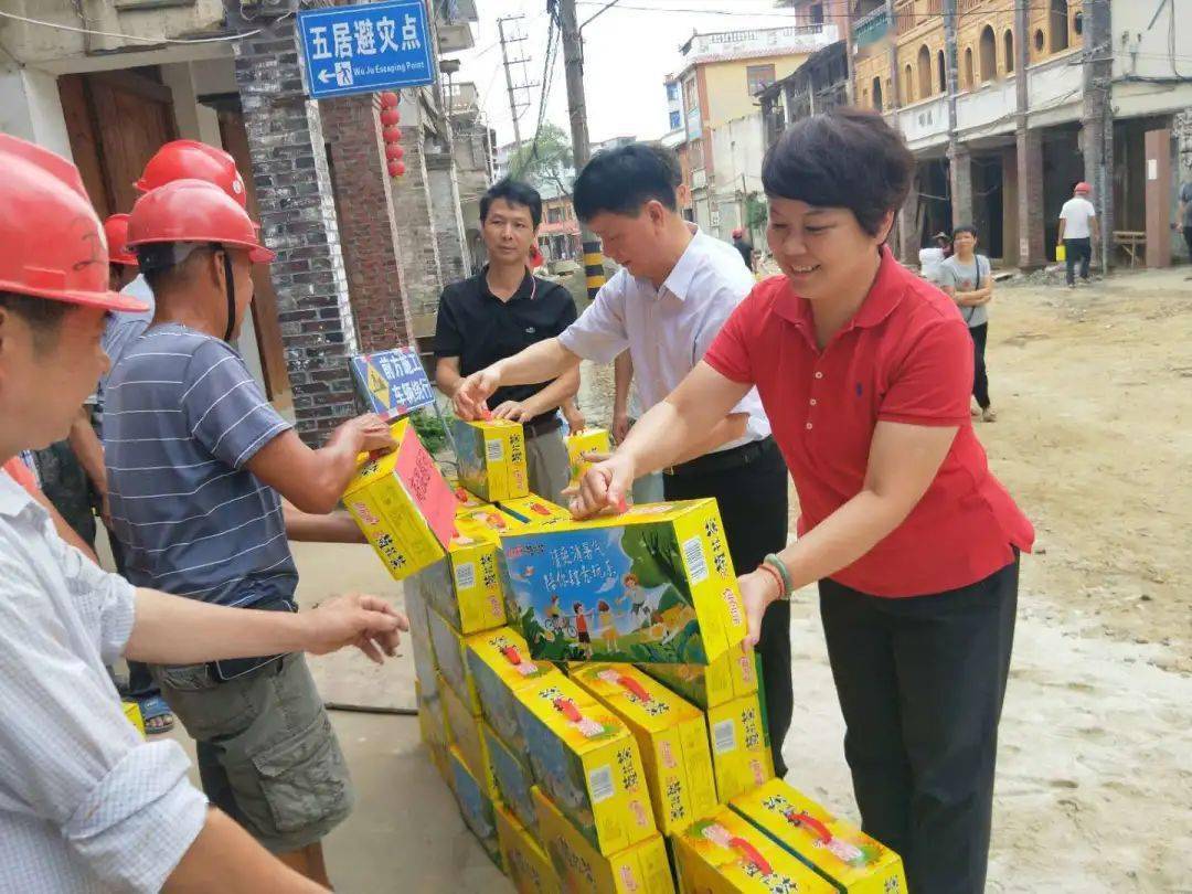 永春公安局长跳人工湖图片