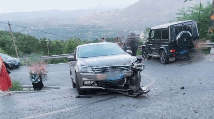 上橫山彎道上發生車禍網友