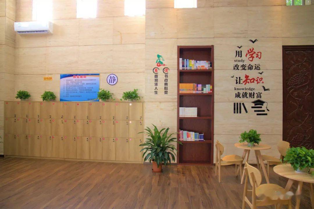 新时代文明实践惠来举办方健宏同志捐赠图书座谈会