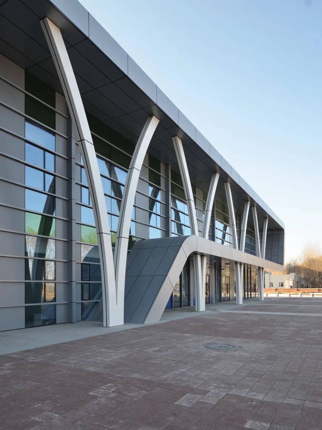 内外建造两座中小型公路客运站的创作思考