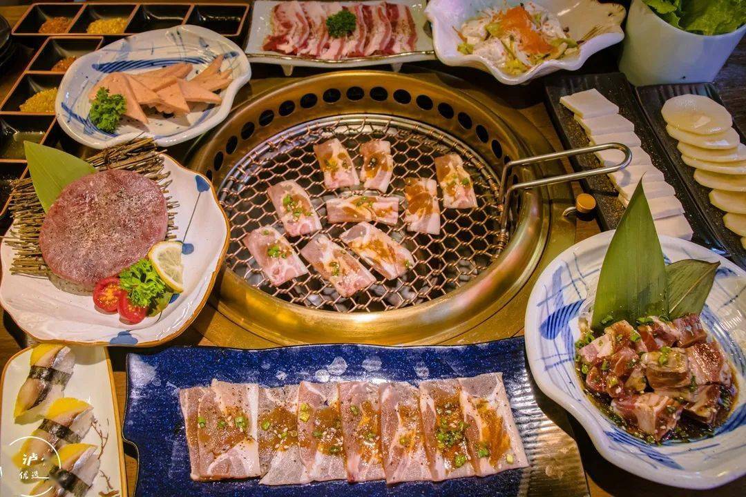日式居酒屋138元秒杀横町烤肉套餐11道菜品碳锅味碟饮料猪五花牛排