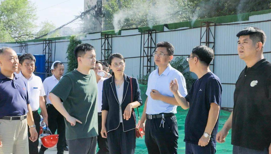 总经理助理孔令刚先生,信誉楼百货沧州区域总经理张勇先生,信誉楼百货