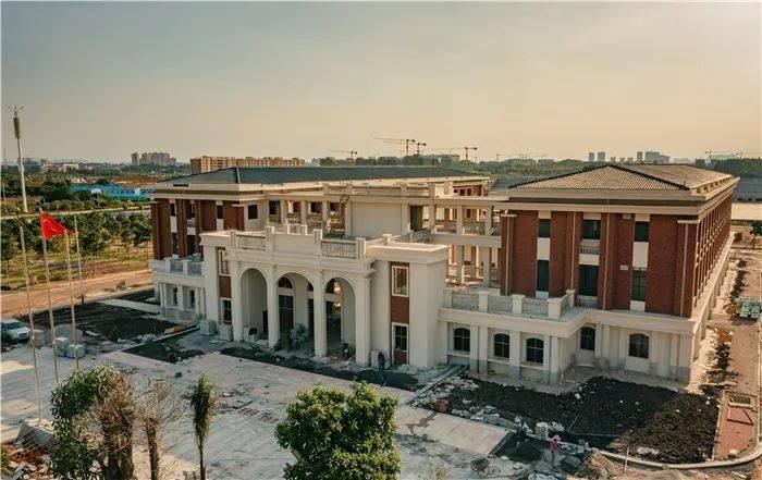 最新武鸣校区一期二阶段工程均已进入内部装修阶段