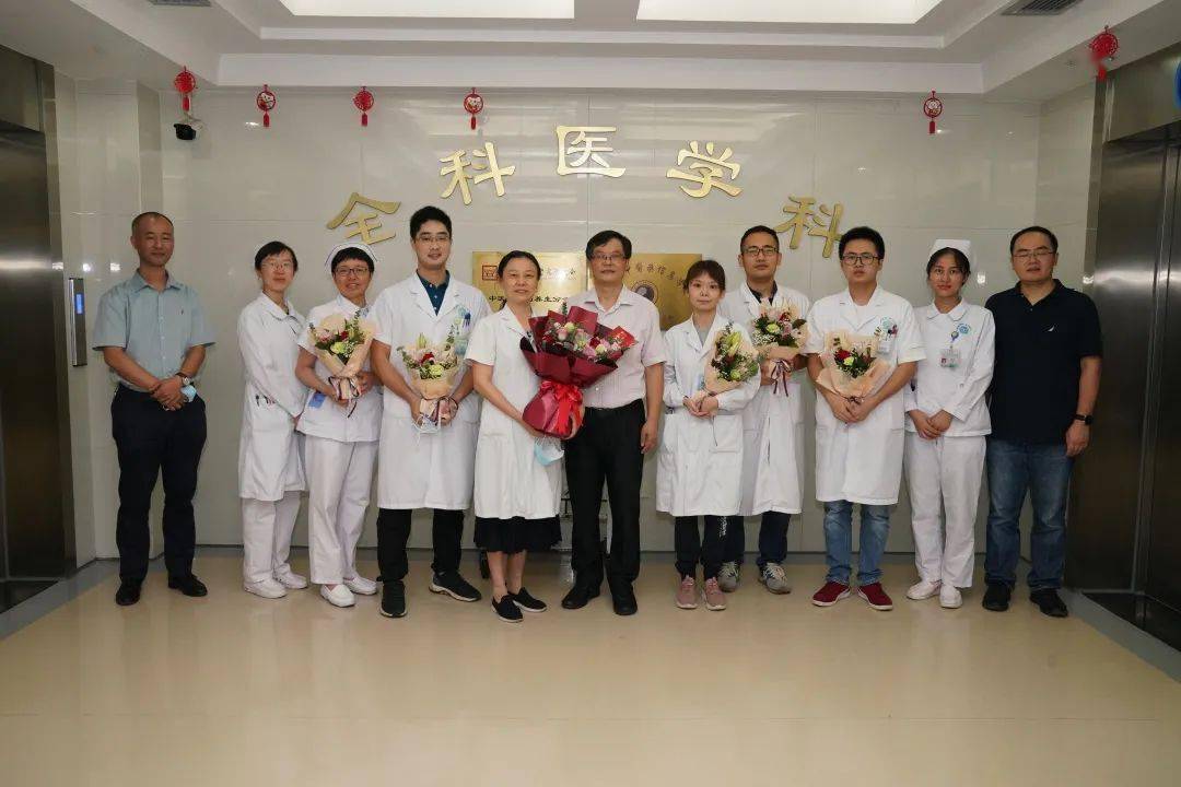 "慰问活动,医院党委书记常德贵,院长谢春光,党委副书记,纪委书记祝捷