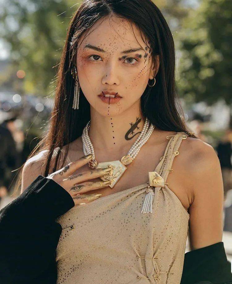 "恶搞成瘾"的艺术家mlma,到底颠覆了多少人的审美?