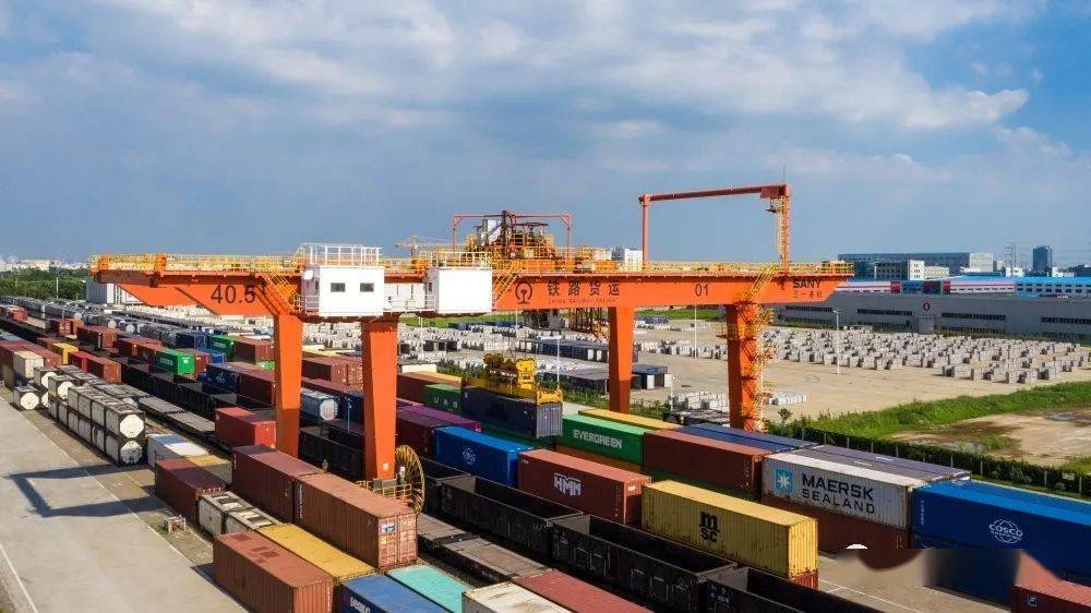 海安铁路物流基地出口货物运输忙
