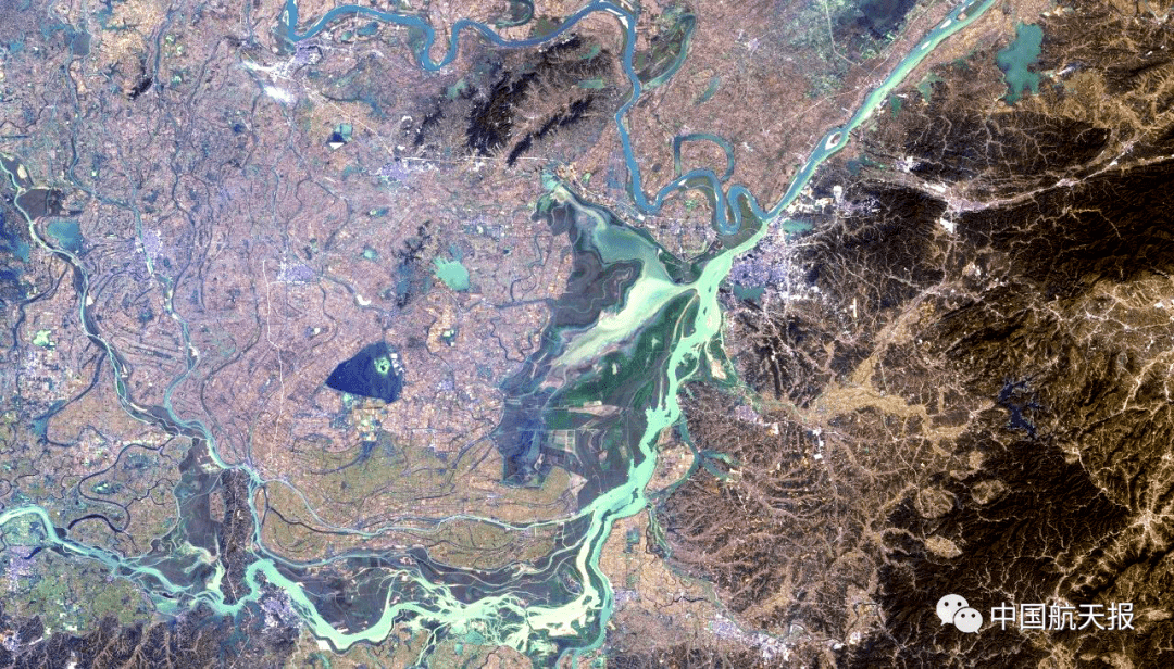 卫星视角看湖泊v03