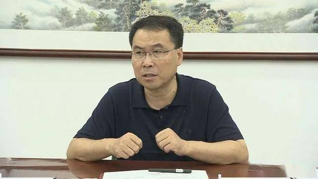 崔学民主持召开县委常委会