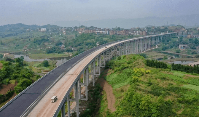 营达高速建成后,达州至成都的高速公路里程将进一步缩短,对提高川东北