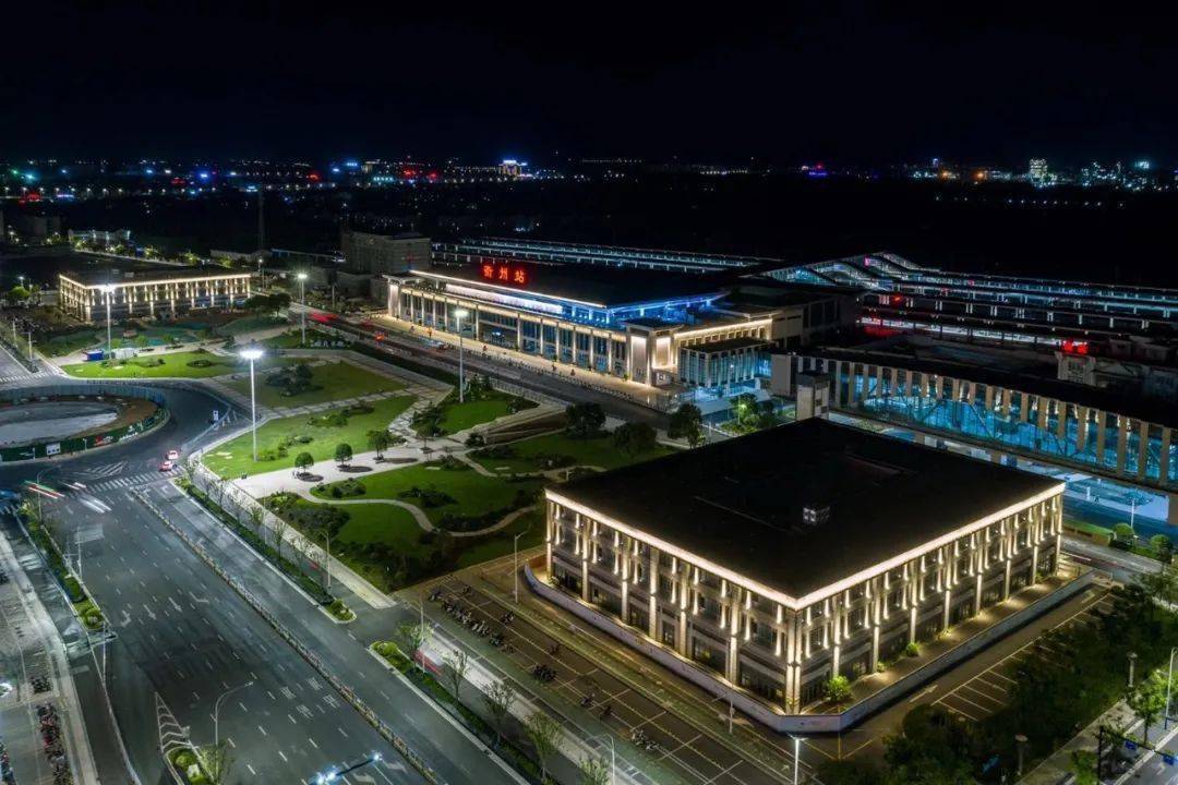 颜值高了气质涨了衢州火车站站前广场焕然一新还有喷泉