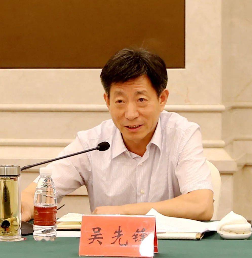 吴先锋介绍了省农信担保公司基本情况和下一步如何通过金融杠杆支持